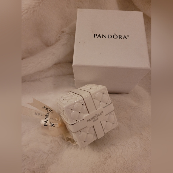 PANDORA Present Ornament - Picture 1 of 8